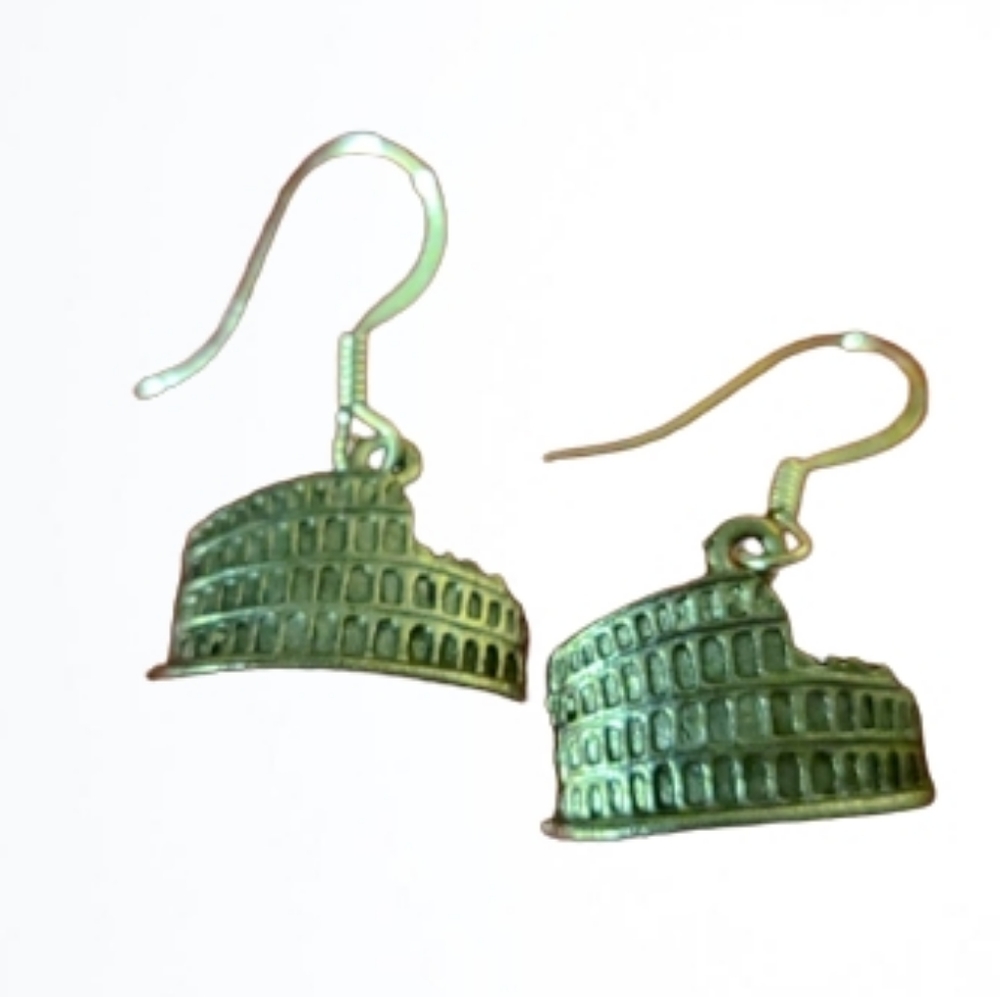 Earrings the colosseum.